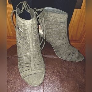 Green Suede boot heel 9.5